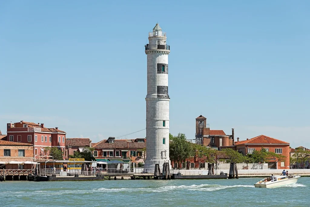 Vaporetto Line 3: Guide to the "Direct to Murano" Route
