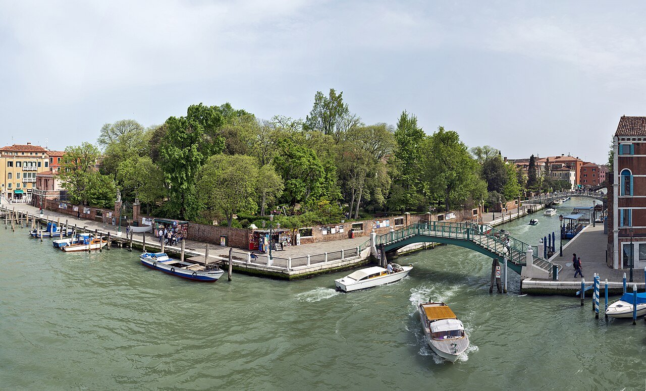 Giardini Papadopoli and Rio Novo near Piazzale Roma
