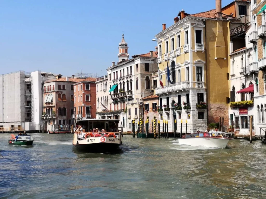 Vaporetto Line 6 in Venice: The Complete Guide